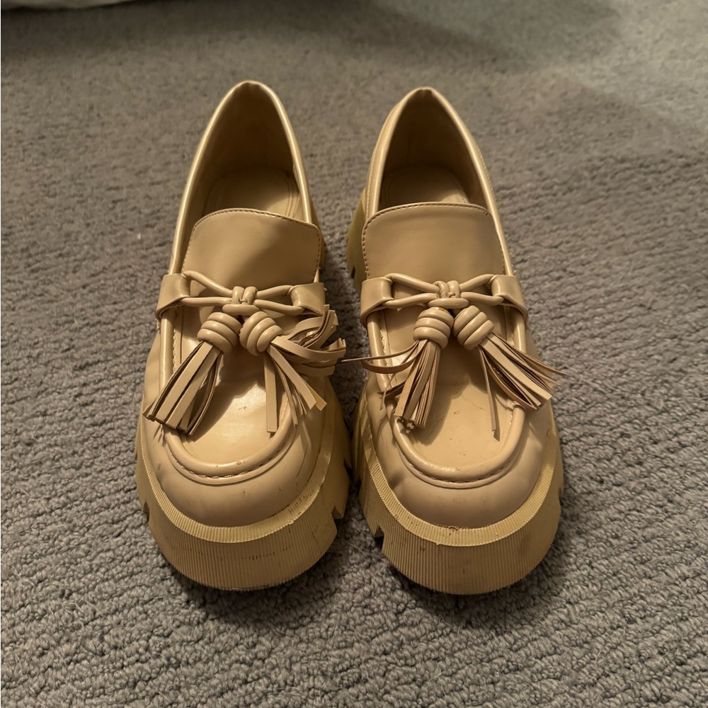 Zara beige loafers size 9